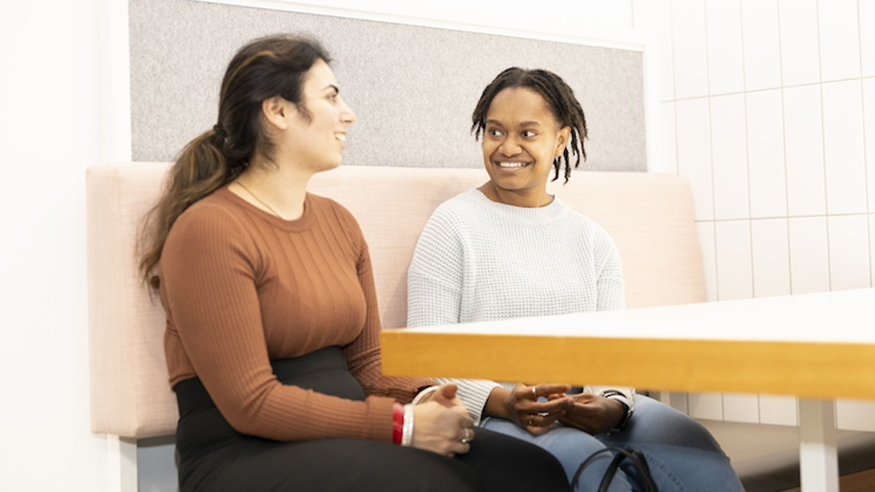 Two VU students on campus.